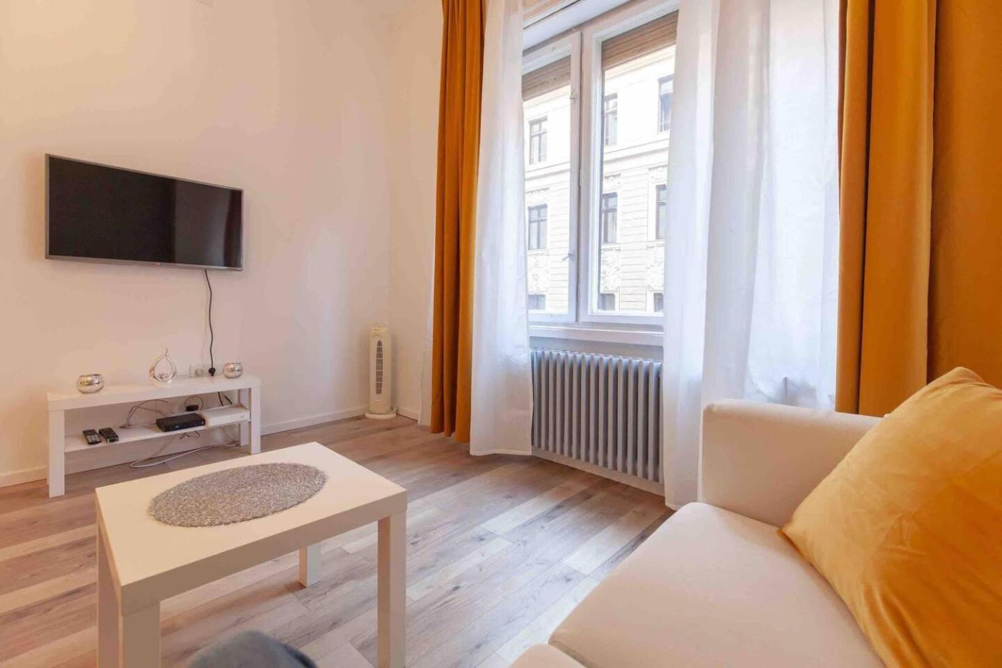Budapest City Centre Studio - Contactless Check In