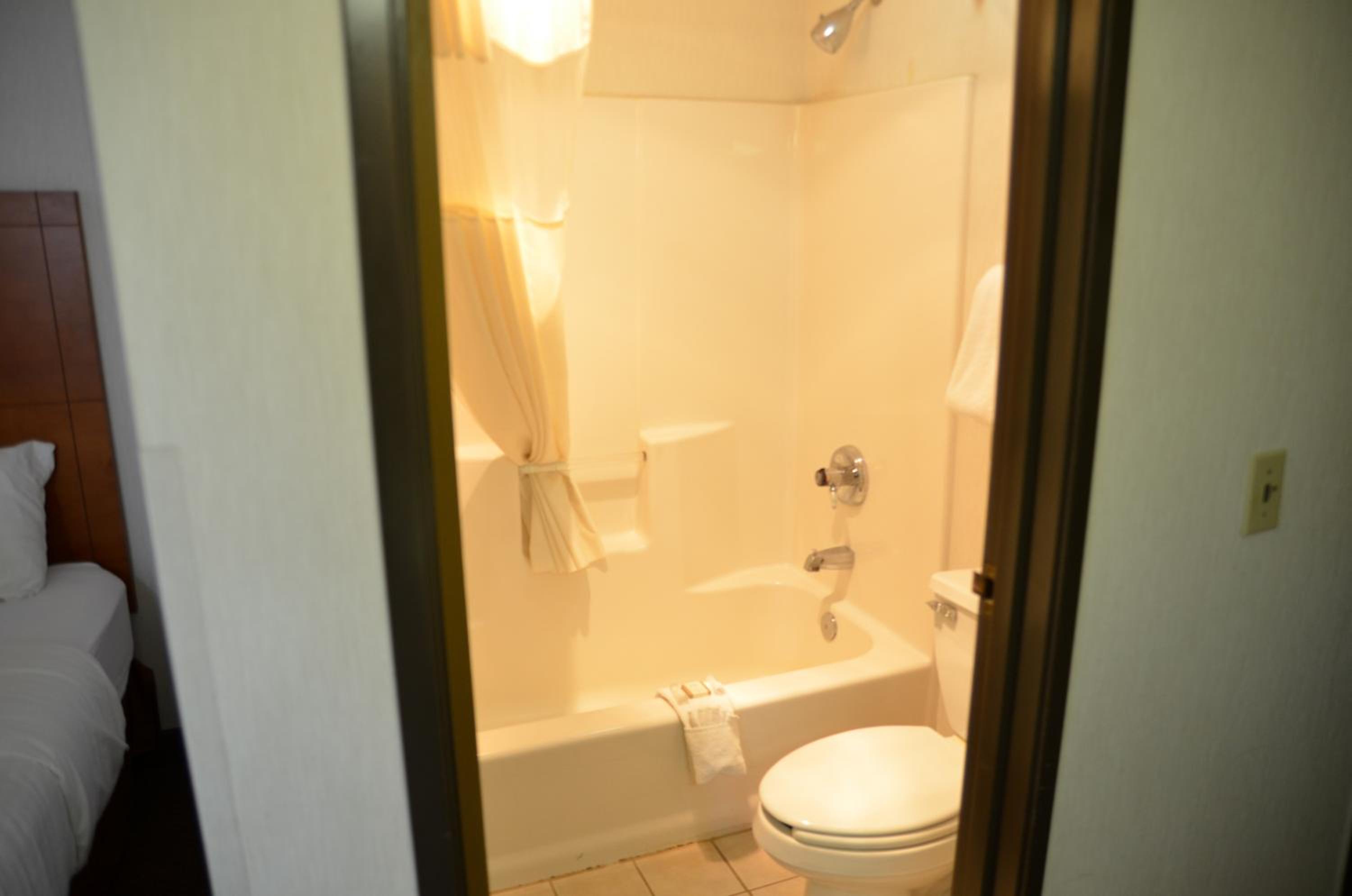 Port Huron Vacations - Baymont by Wyndham Port Huron - Property Image 2