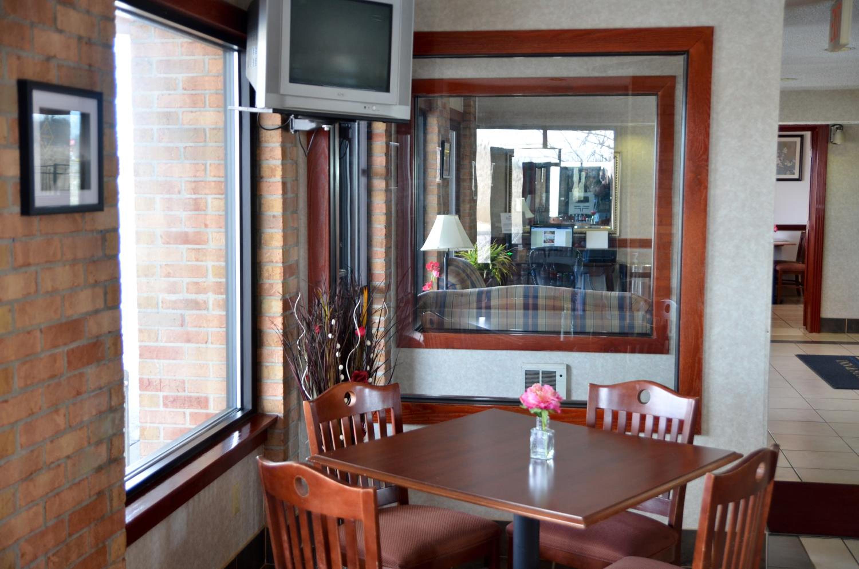 Port Huron Vacations - Baymont by Wyndham Port Huron - Property Image 4