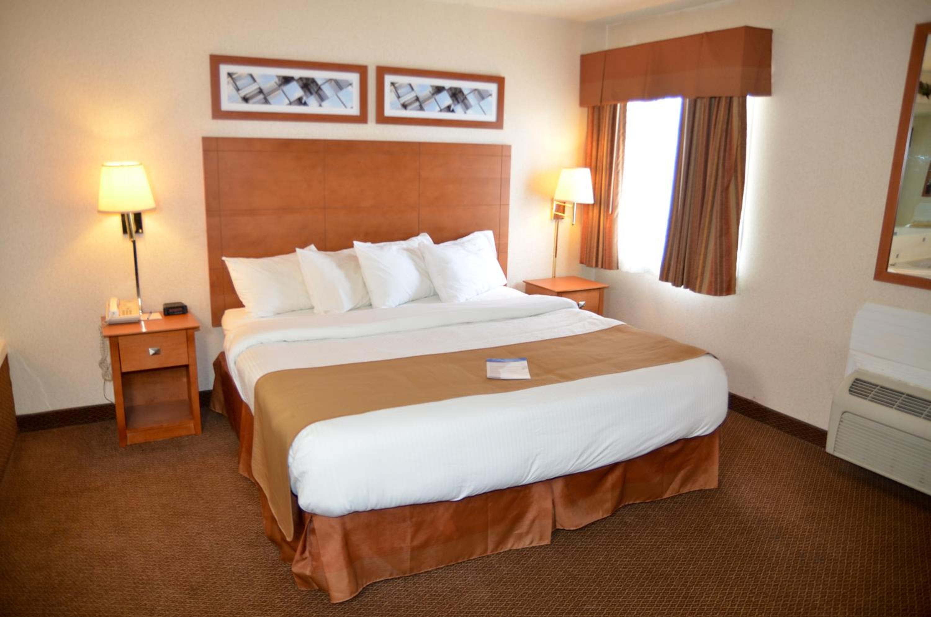 Port Huron Vacations - Baymont by Wyndham Port Huron - Property Image 1