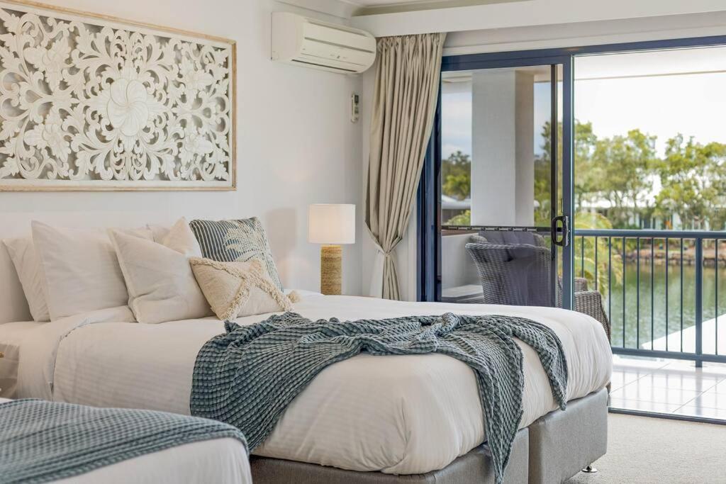 Stunning Waterfront Coastal Retreat, sleeps 13