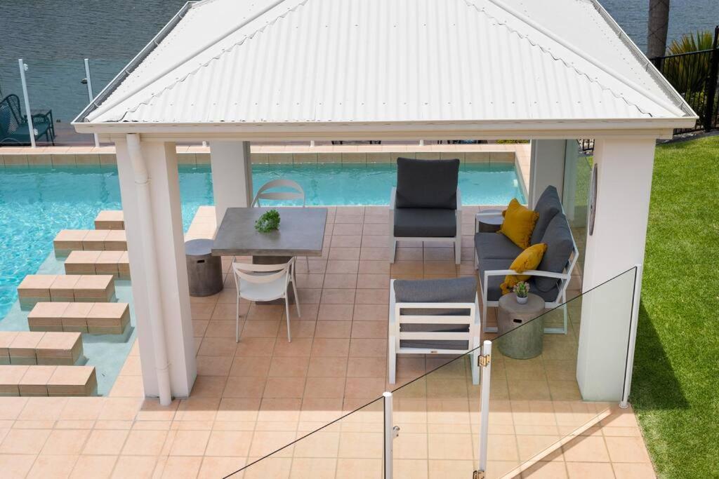 Stunning Waterfront Coastal Retreat, sleeps 13