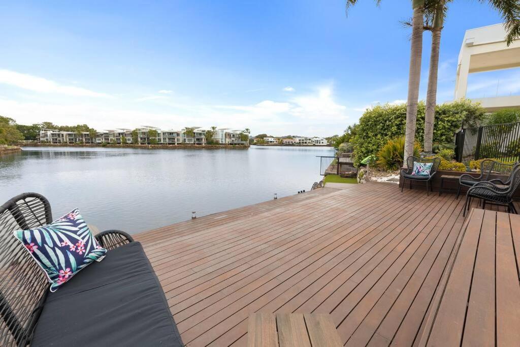 Stunning Waterfront Coastal Retreat, sleeps 13