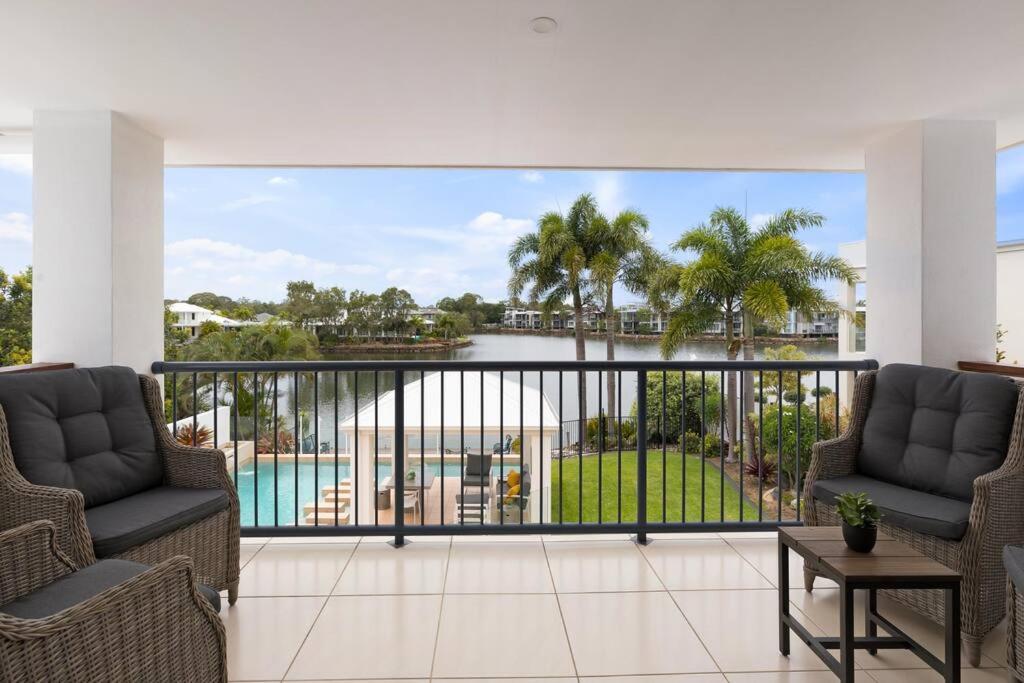 Stunning Waterfront Coastal Retreat, sleeps 13