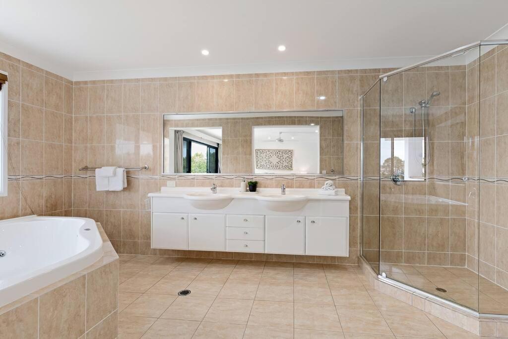 Stunning Waterfront Coastal Retreat, sleeps 13