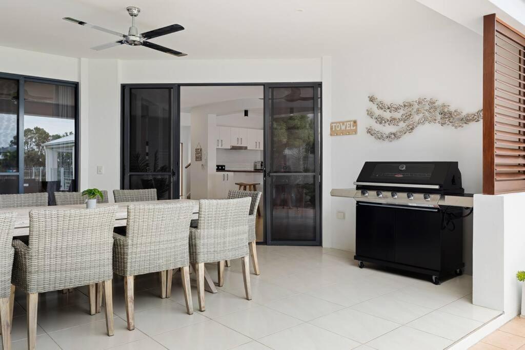 Stunning Waterfront Coastal Retreat, sleeps 13