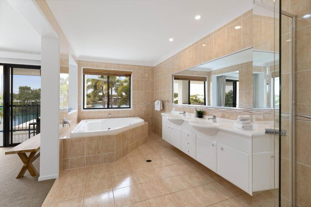 Stunning Waterfront Coastal Retreat, sleeps 13