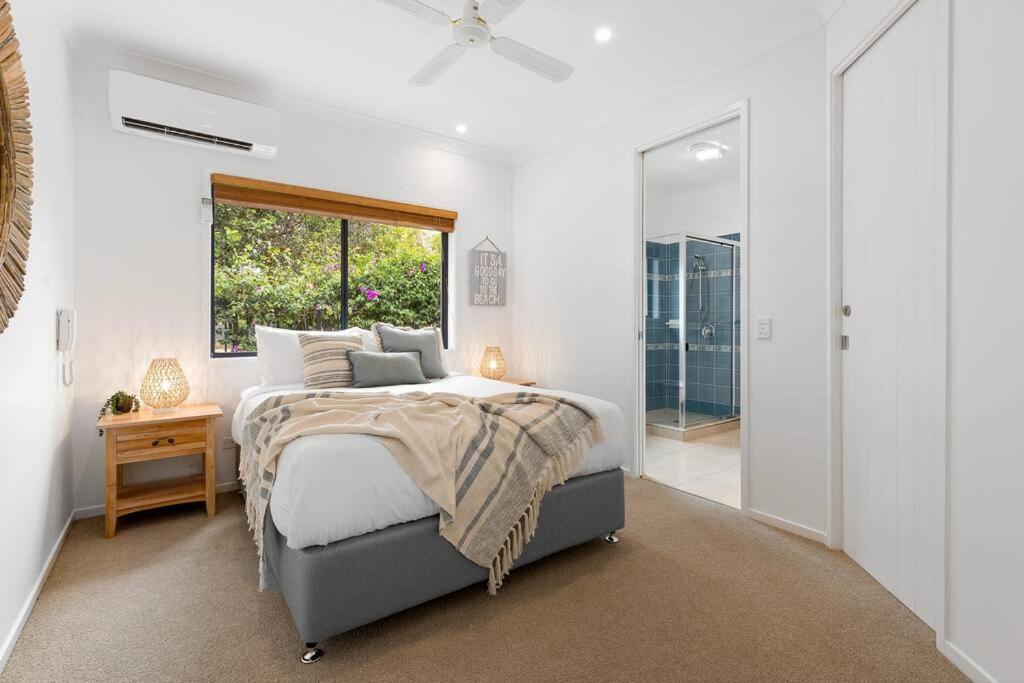 Stunning Waterfront Coastal Retreat, sleeps 13