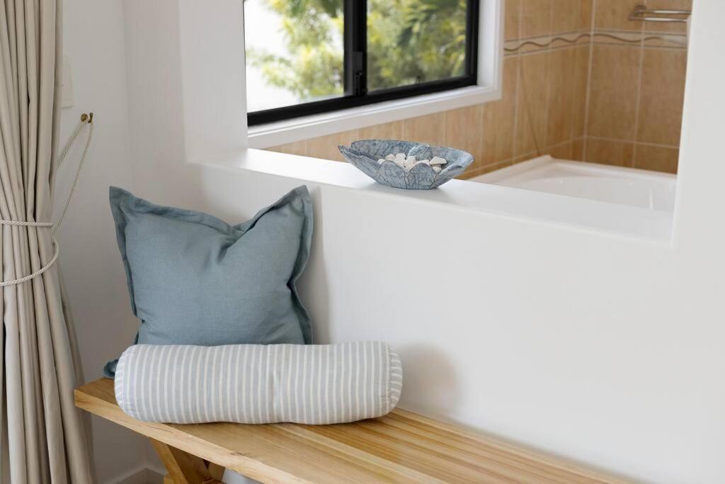 Stunning Waterfront Coastal Retreat, sleeps 13