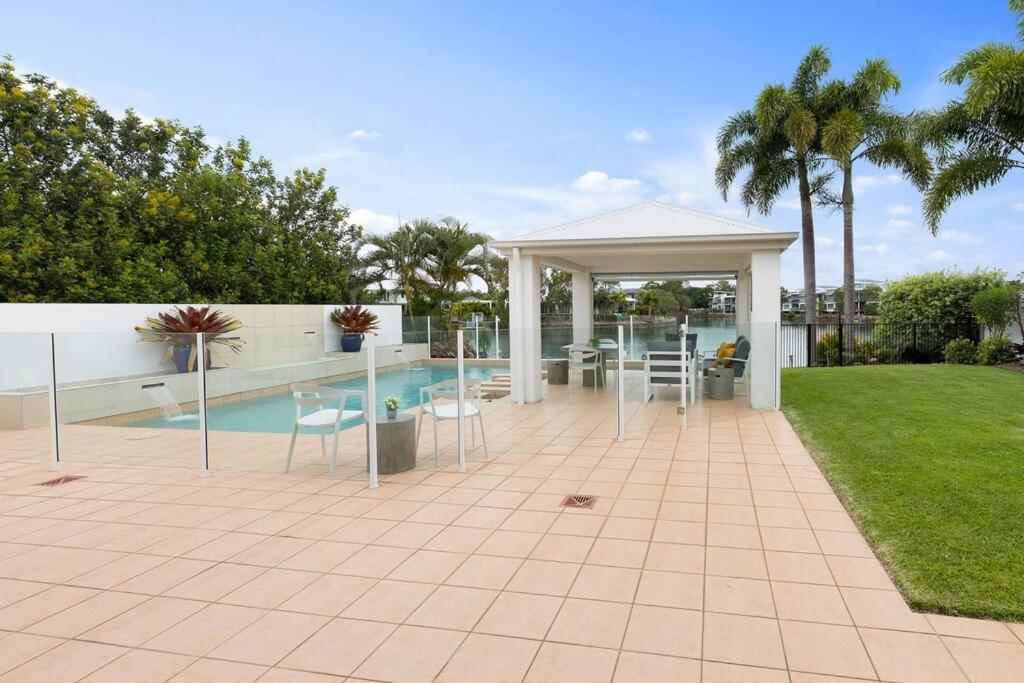 Stunning Waterfront Coastal Retreat, sleeps 13