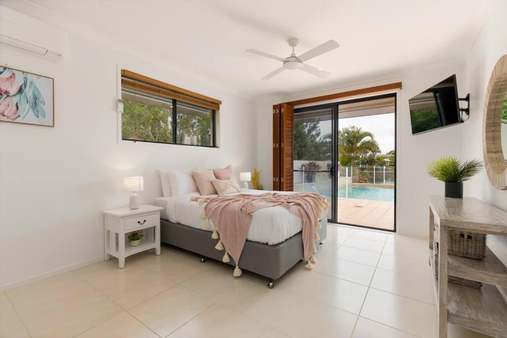 Stunning Waterfront Coastal Retreat, sleeps 13