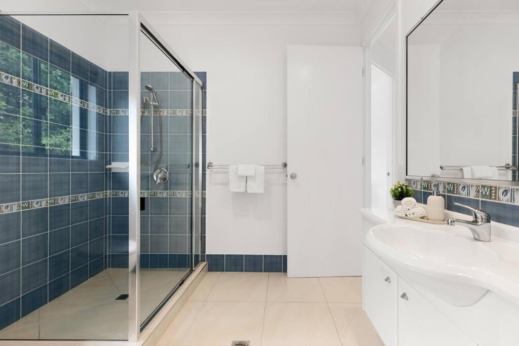 Stunning Waterfront Coastal Retreat, sleeps 13