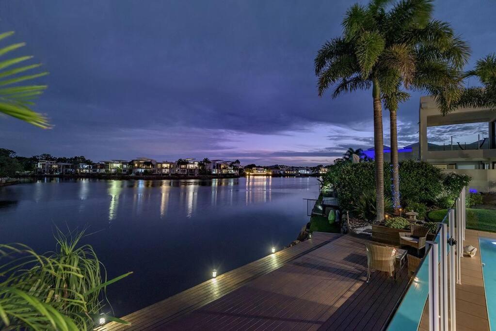 Stunning Waterfront Coastal Retreat, sleeps 13