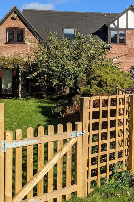 Seaside Cottage, 8min walk to beach. Dog friendly. view 3