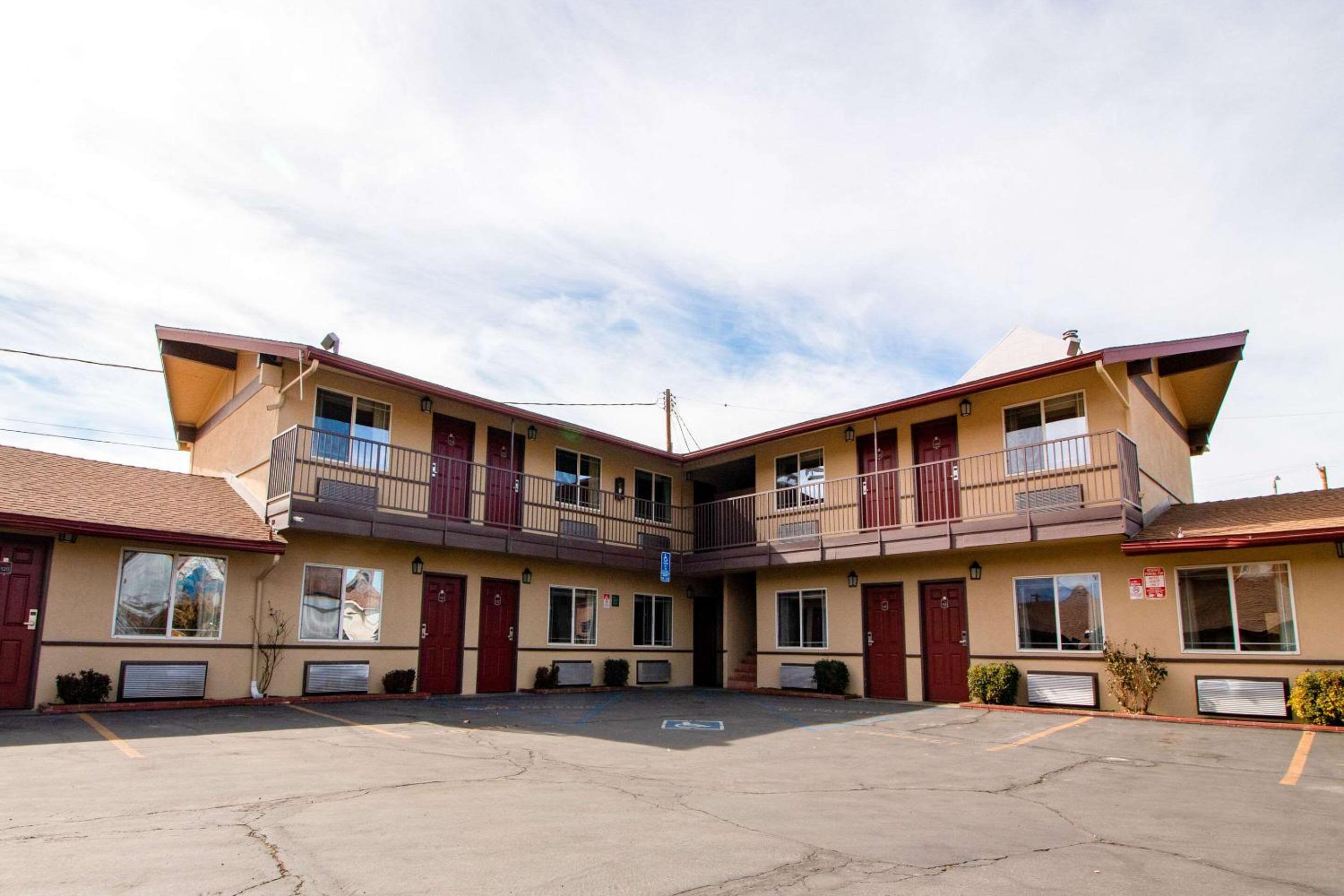 Quality Inn Bishop near Mammoth view 2