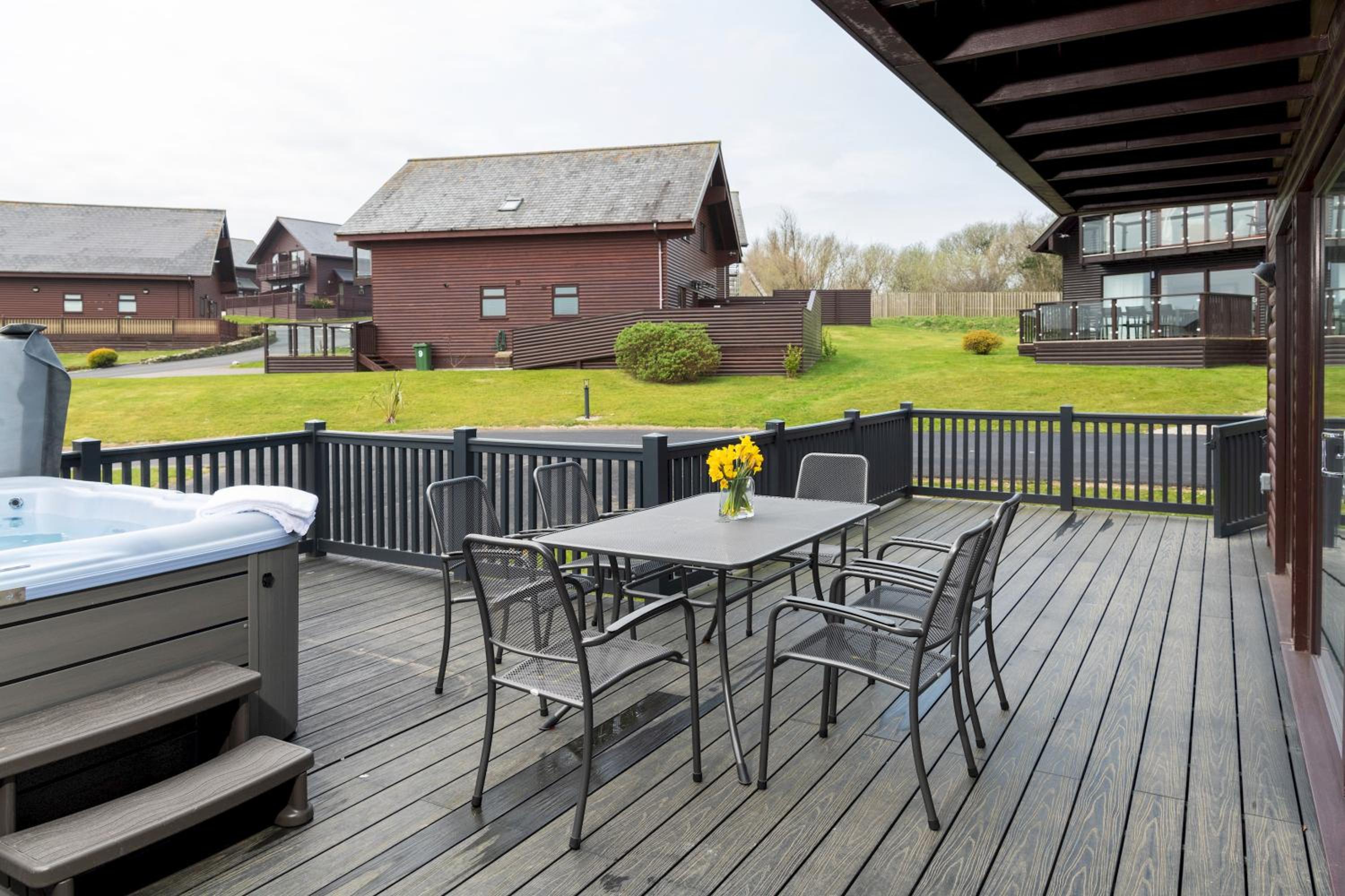 Polzeath 4 Bedroom w hot tub on Retallack Resort view 5