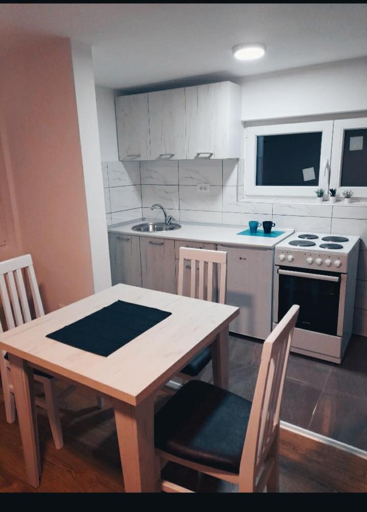 Apartmani Mir A1 view 2
