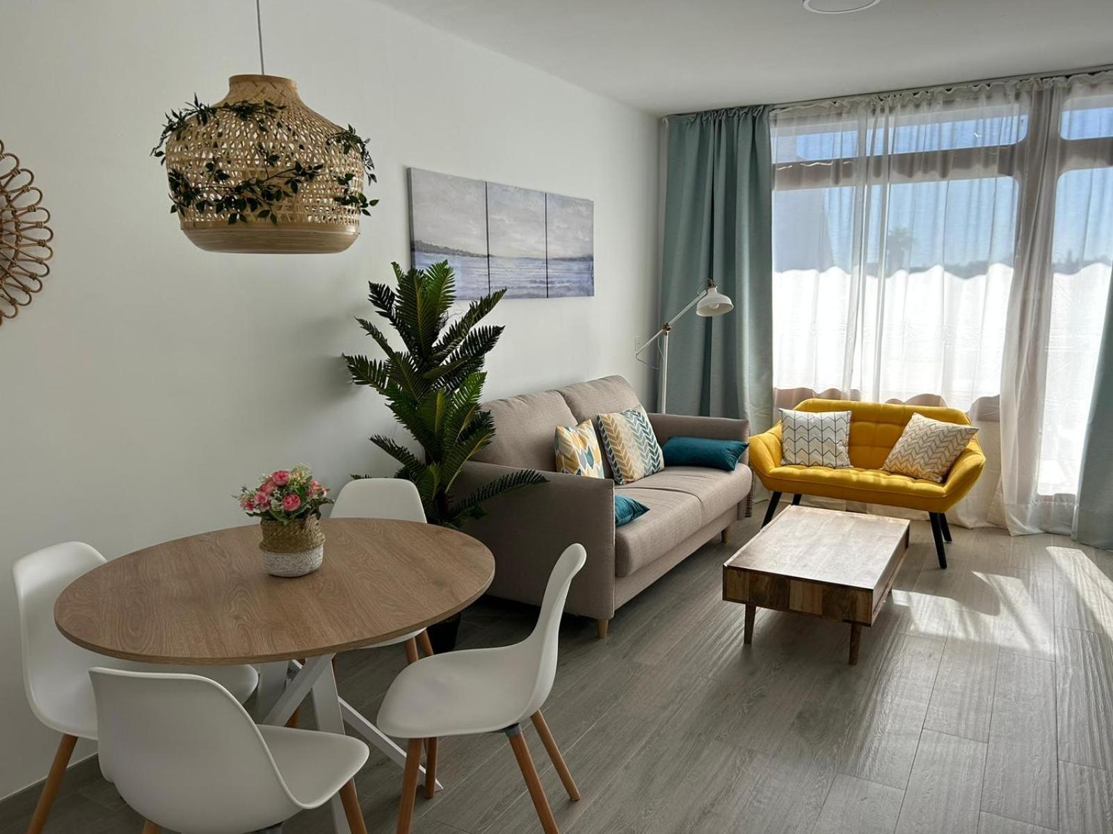 Hotel Apartamento Jameos-Los Molinos Costa Teguise, Lanzarote - Image 1