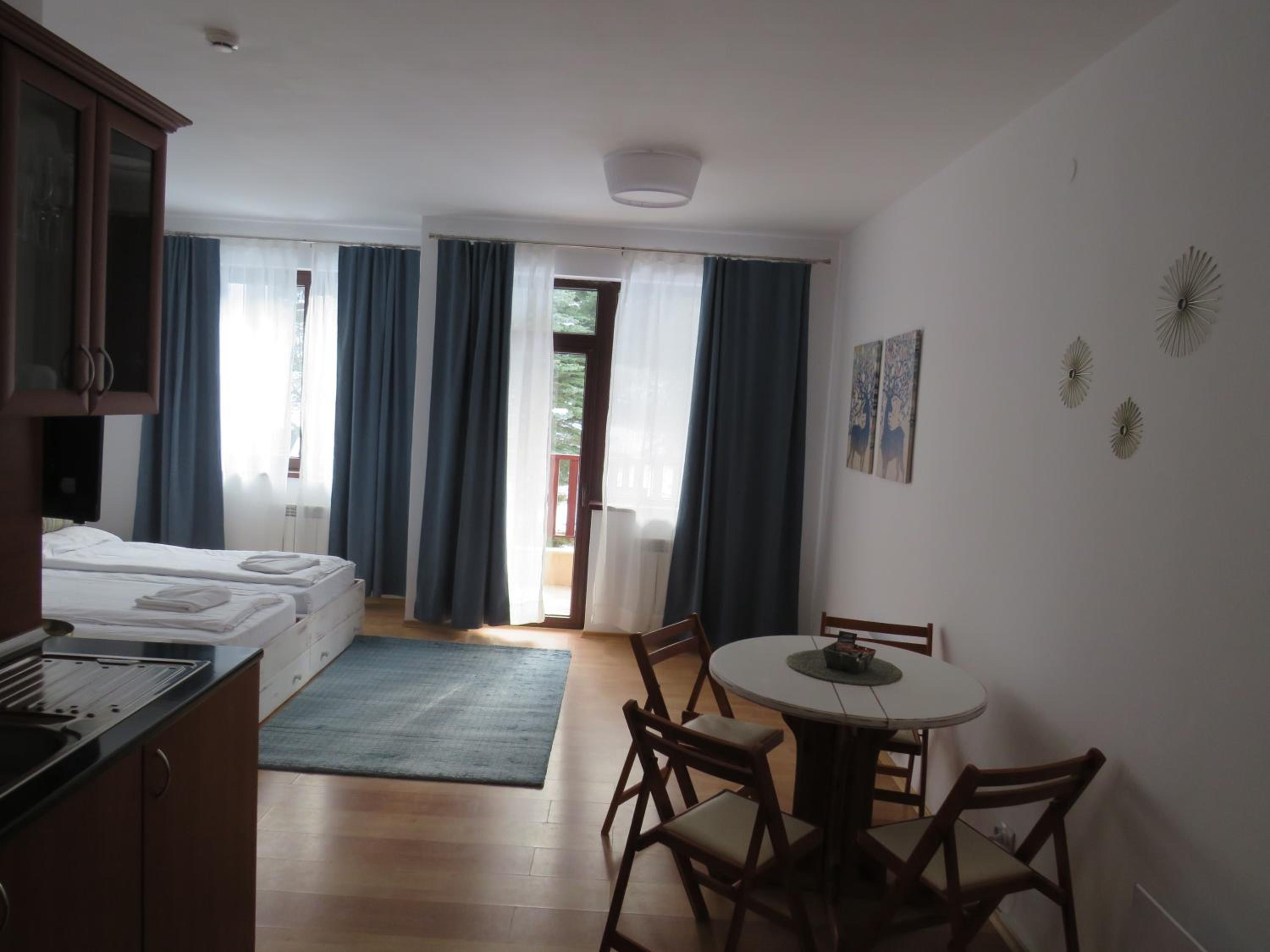 Flora Violet Studio Apartment nr 10 view 4