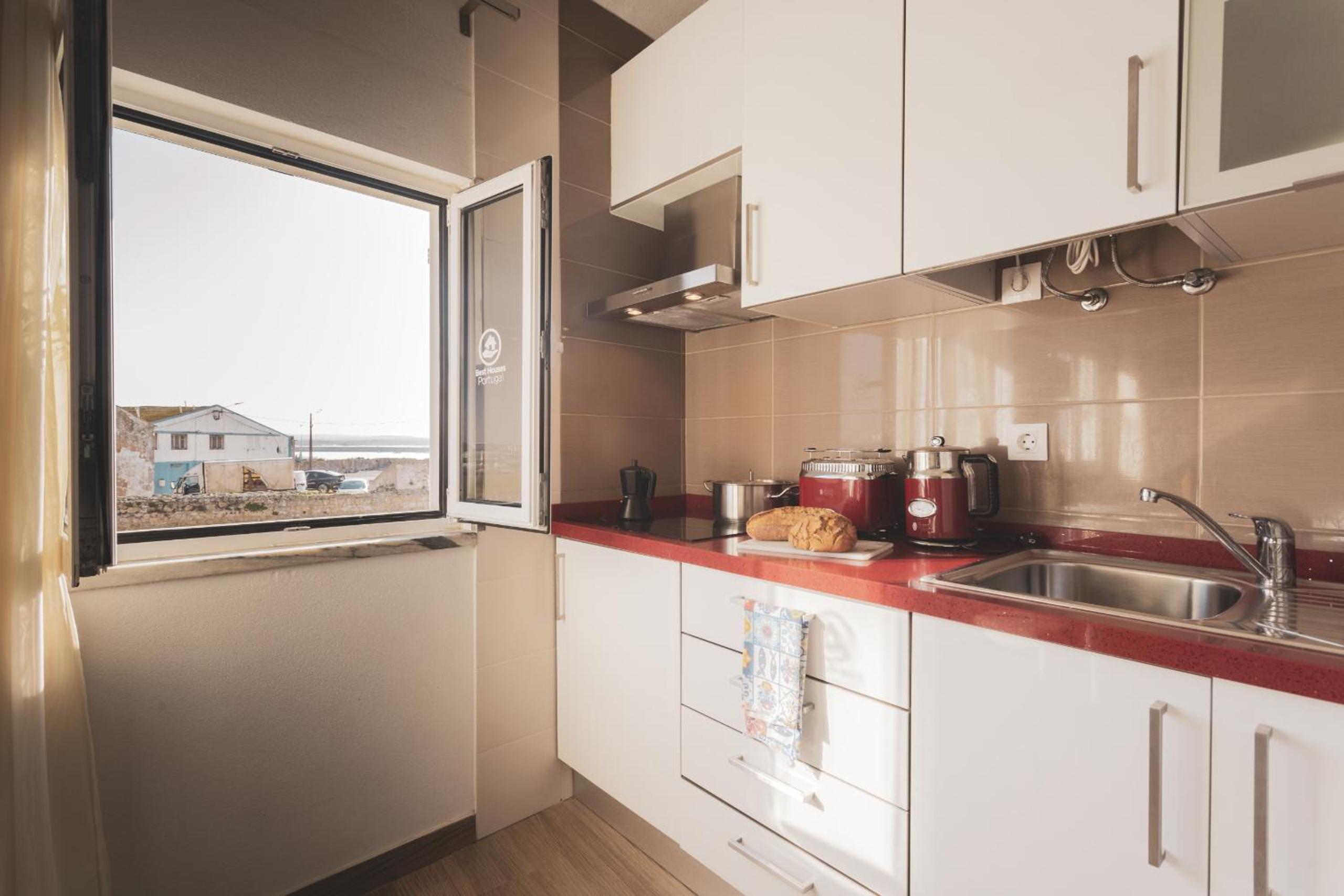 Best Houses 04 - Loft in the Heart of Peniche view 2