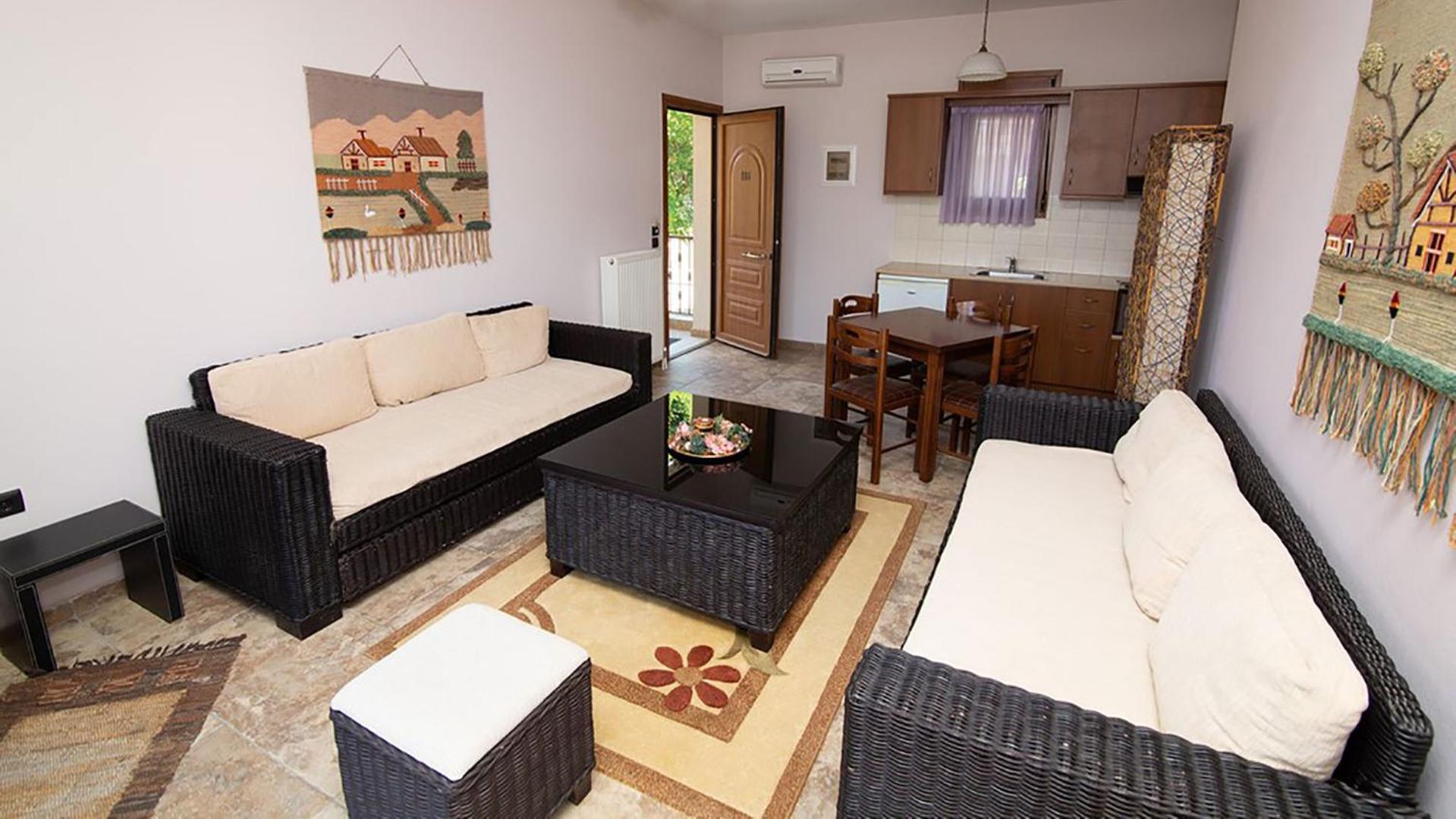 Ξενώνας Μενελαΐς - Menelais Apartments view 4