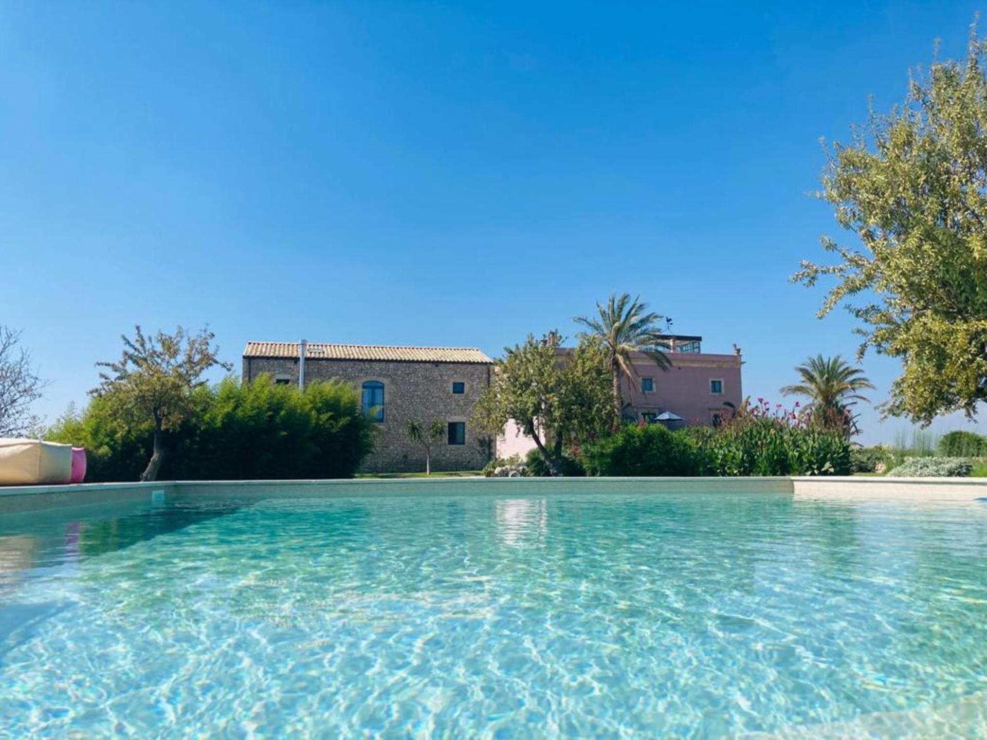 Exclusive Countryside Retreat Charm & Pool view 2
