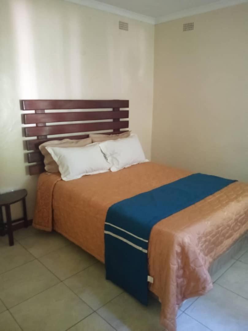 2 bed guesthouse in Mabelreign - 2012 view 2