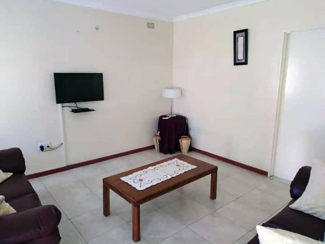 2 bed guesthouse in Mabelreign - 2012 view 5