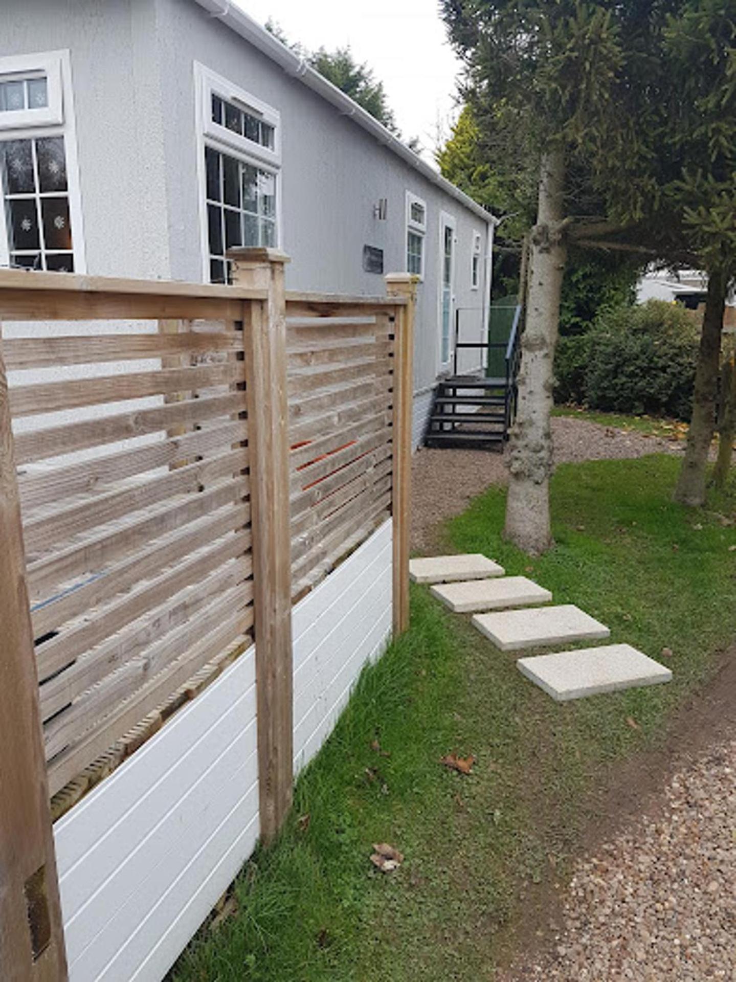Lovely 2-Bed Chalet at Robinhood Retreat Free park view 4