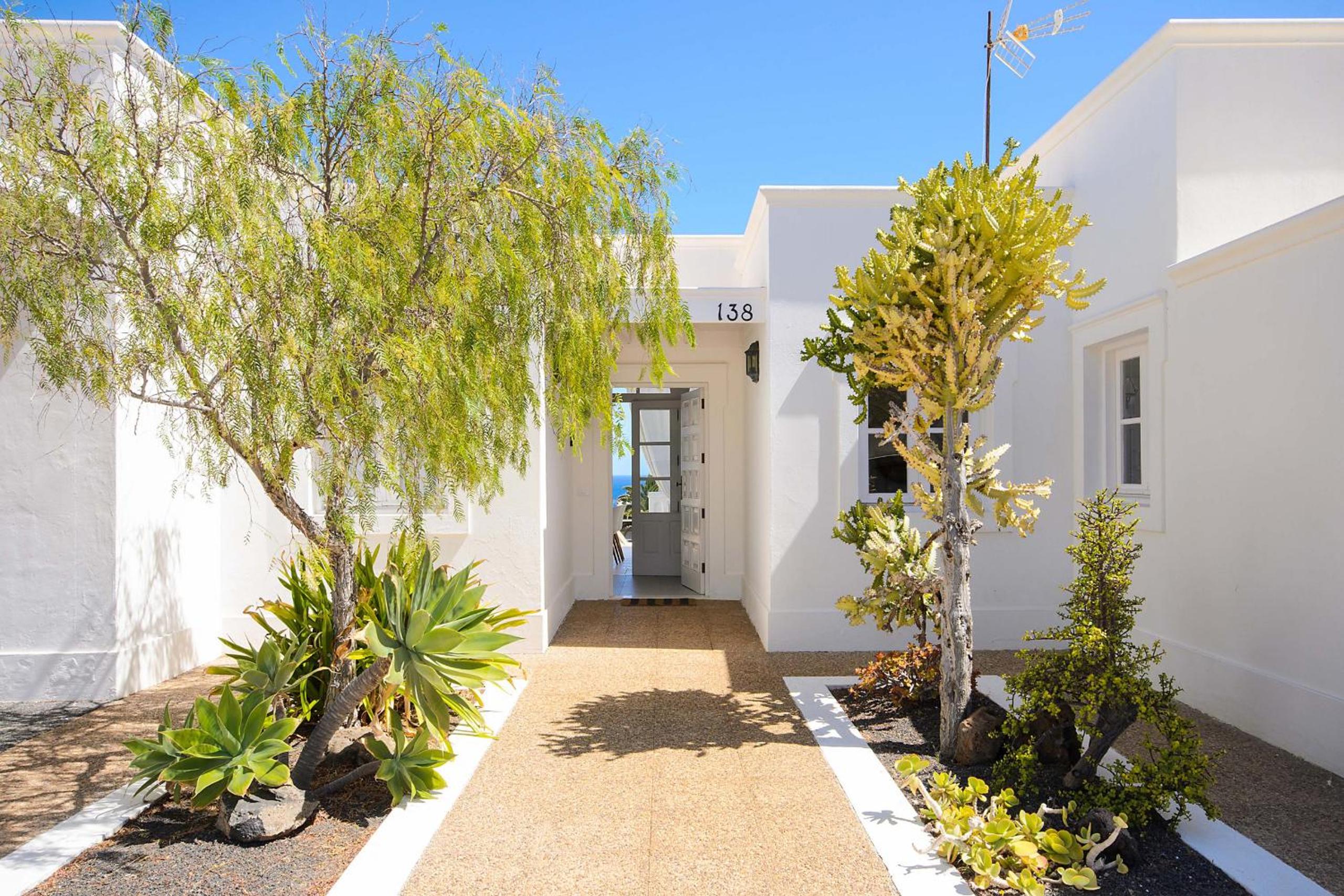 La Casa Del Puerto, Puerto Calero view 2
