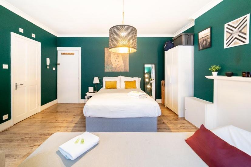 ［OLYMPIA MUSEUMS KENSINGTON］STUDIO IN LONDON