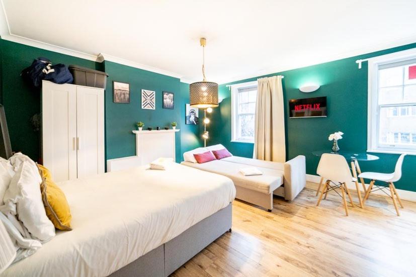 ［OLYMPIA MUSEUMS KENSINGTON］STUDIO IN LONDON