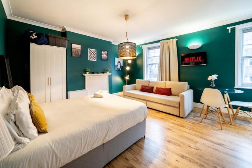 ［OLYMPIA MUSEUMS KENSINGTON］STUDIO IN LONDON