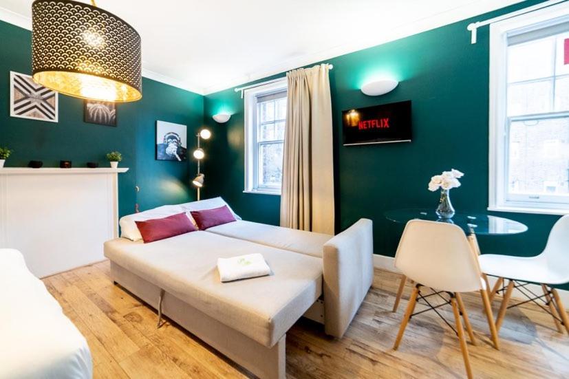 ［OLYMPIA MUSEUMS KENSINGTON］STUDIO IN LONDON