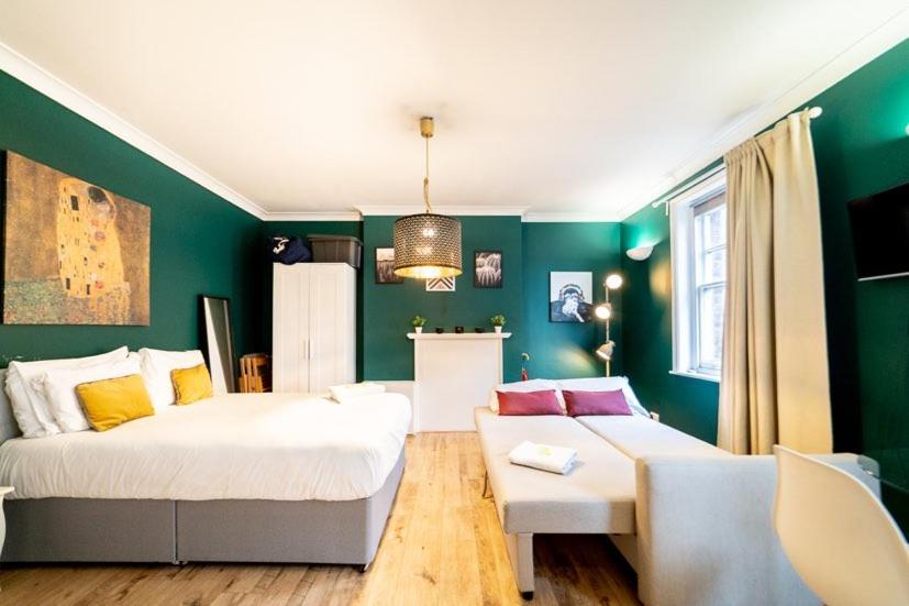 ［OLYMPIA MUSEUMS KENSINGTON］STUDIO IN LONDON