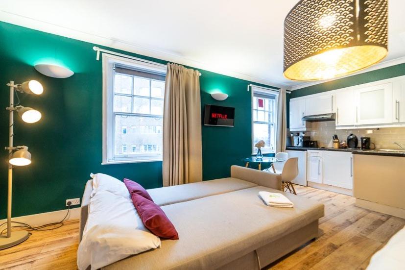 ［OLYMPIA MUSEUMS KENSINGTON］STUDIO IN LONDON