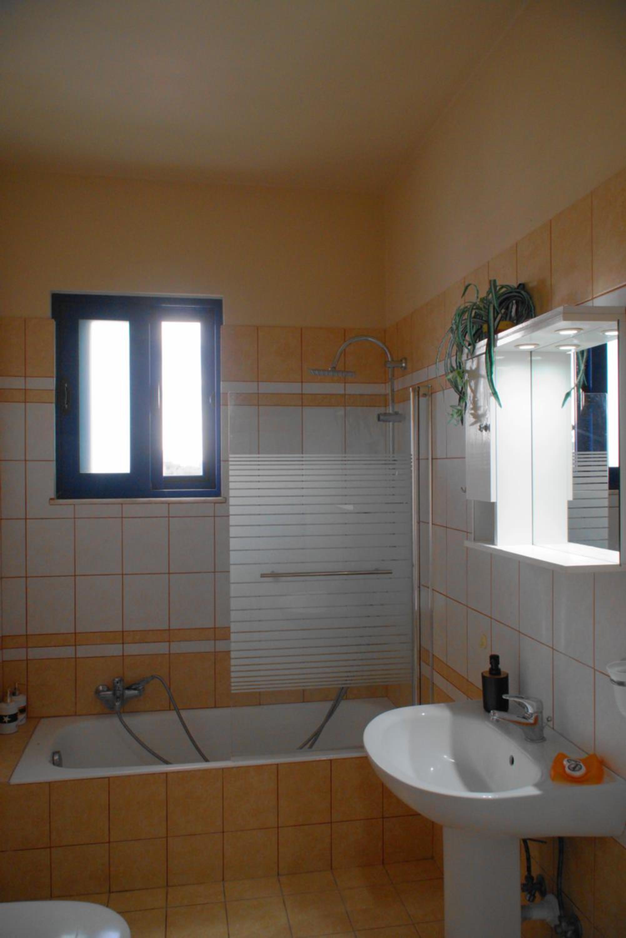 Photo 33