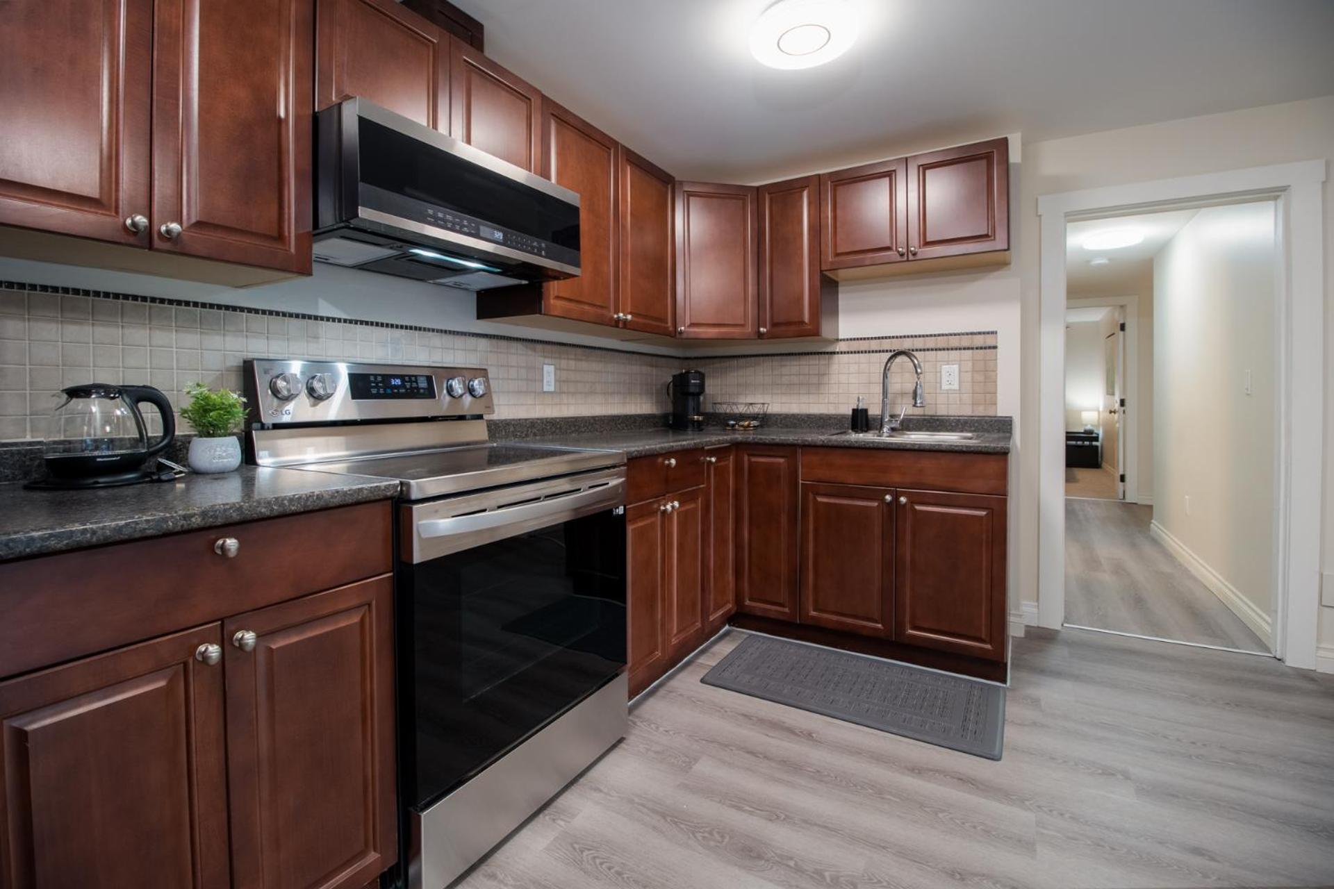 Bright private suite near Departure Bay beach view 3