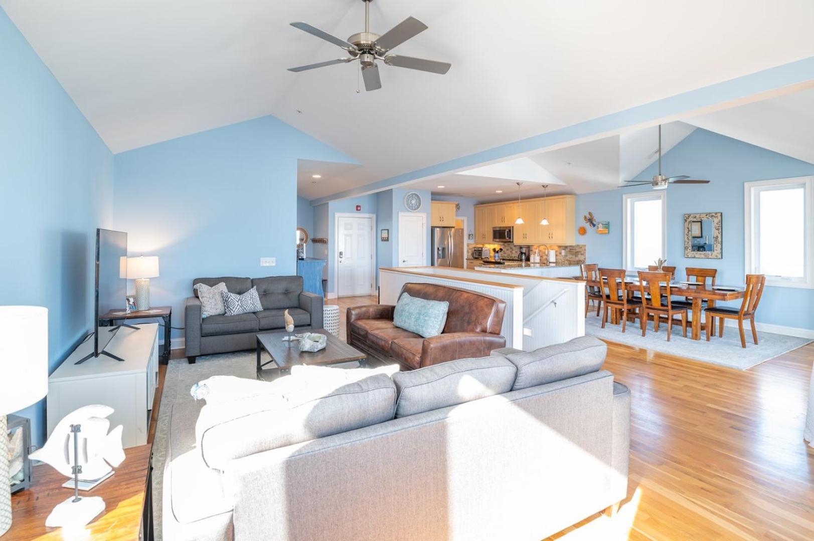 Oceanview 2nd Row Condo - Wood Vista