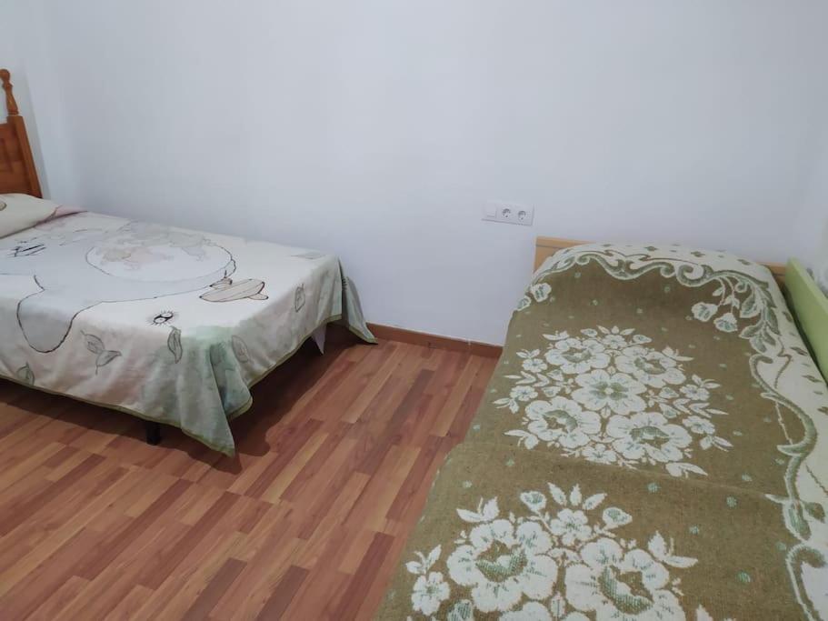 Amplio piso en centro con balcón