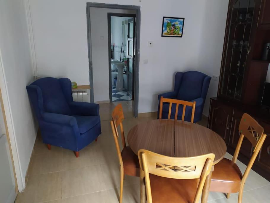 Amplio piso en centro con balcón