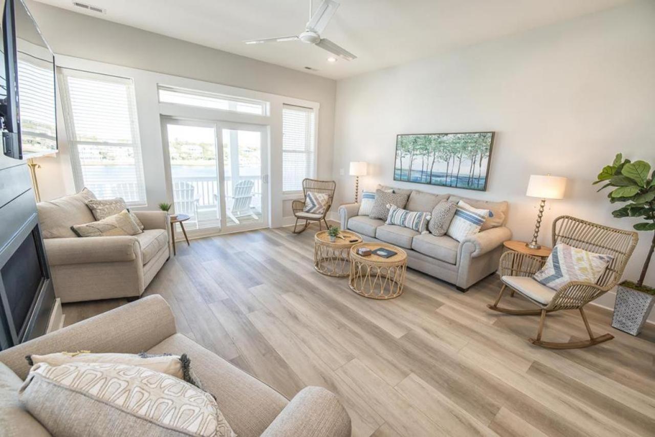 Dogs Allowed at Luxury Duplex - Second Row