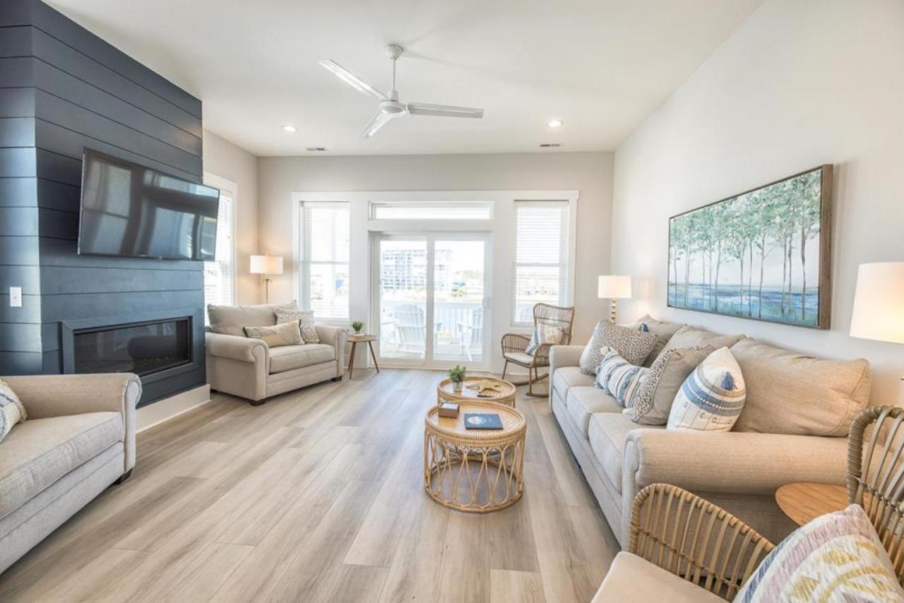 Dogs Allowed at Luxury Duplex - Second Row
