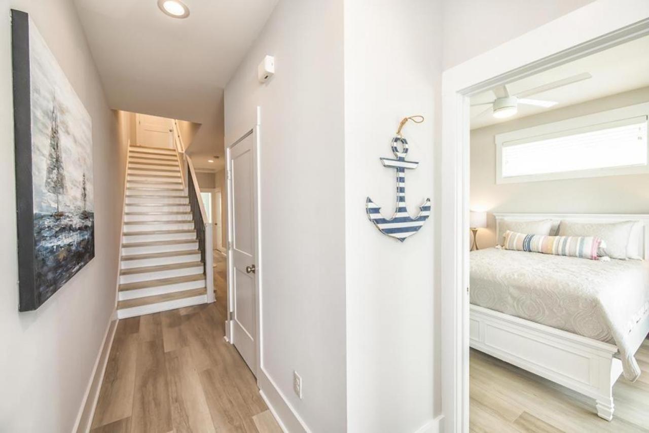 Dogs Allowed at Luxury Duplex - Second Row