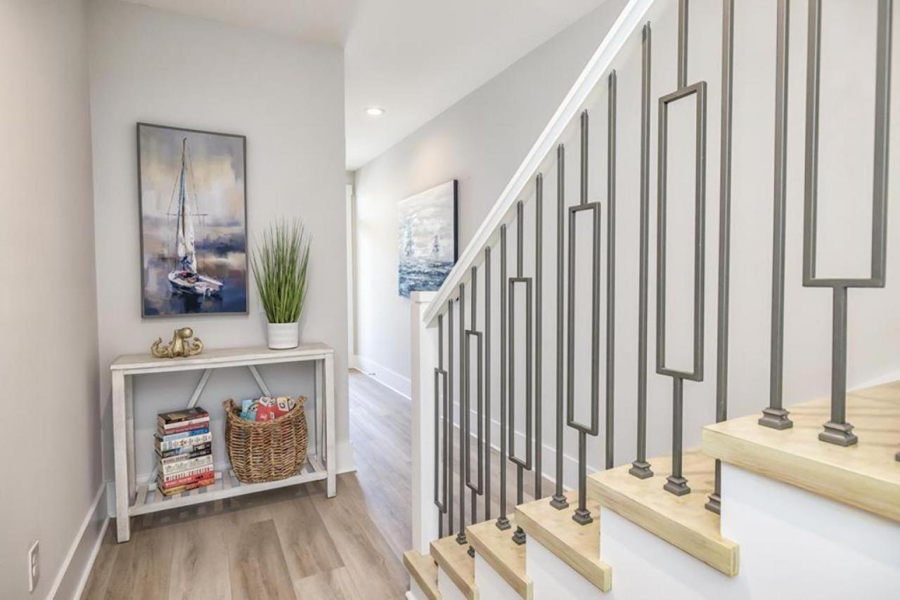 Dogs Allowed at Luxury Duplex - Second Row