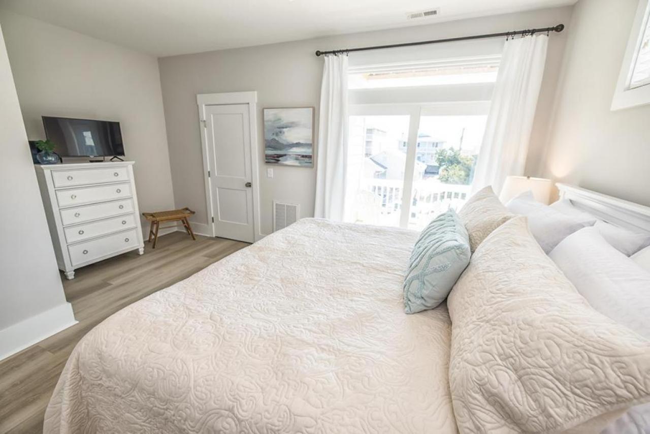 Dogs Allowed at Luxury Duplex - Second Row