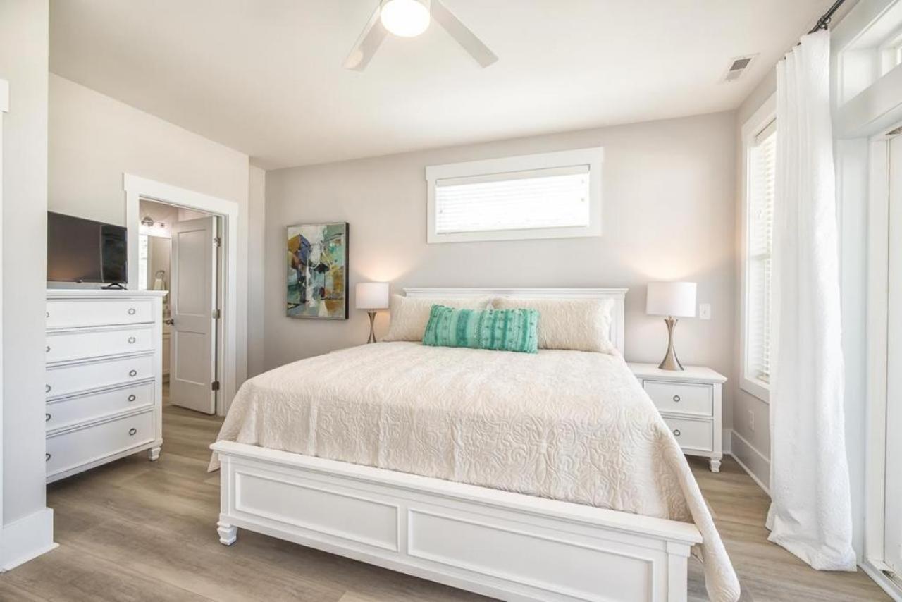 Dogs Allowed at Luxury Duplex - Second Row