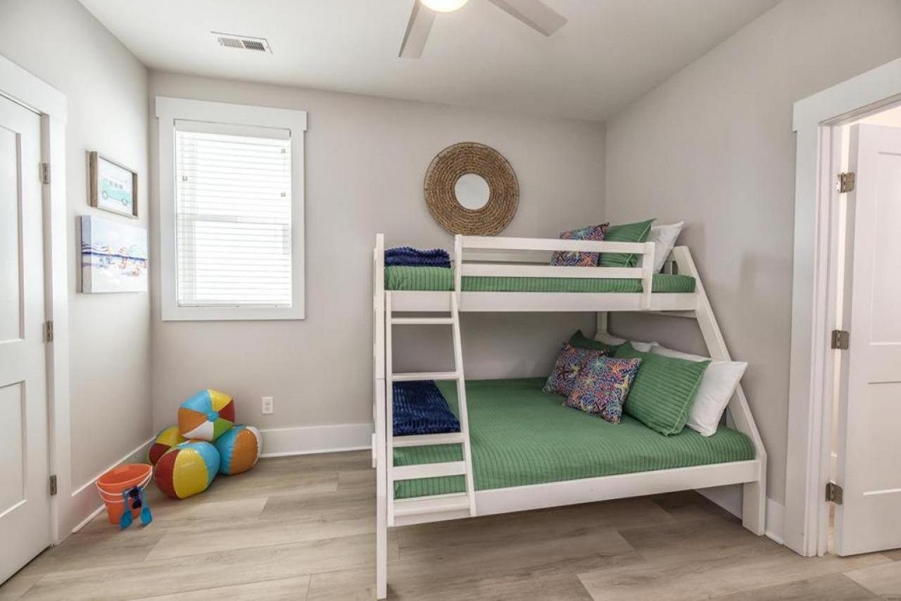 Dogs Allowed at Luxury Duplex - Second Row