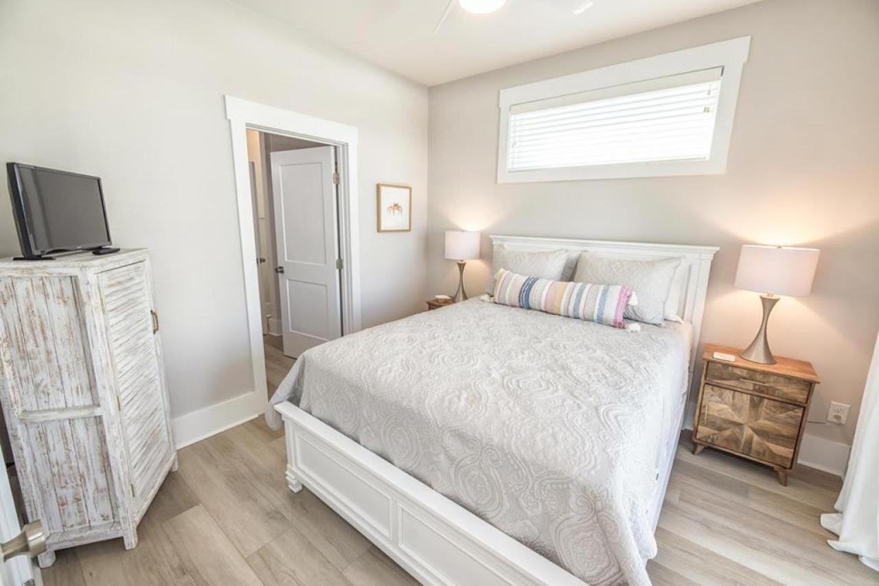 Dogs Allowed at Luxury Duplex - Second Row
