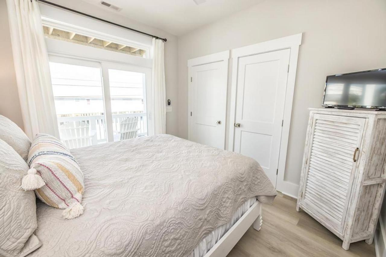 Dogs Allowed at Luxury Duplex - Second Row